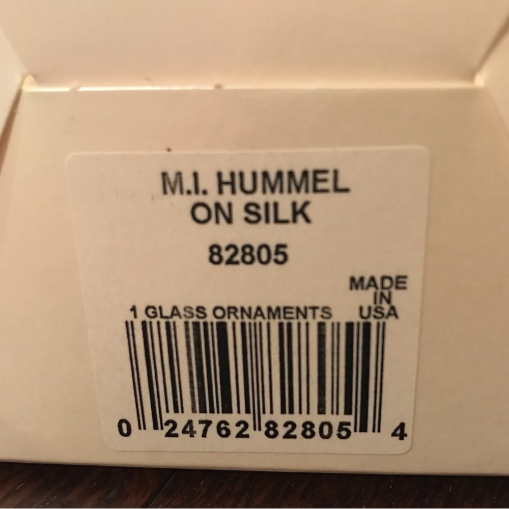 M.I. Hummel Glass Ornament 2001 - Picture 4 of 6